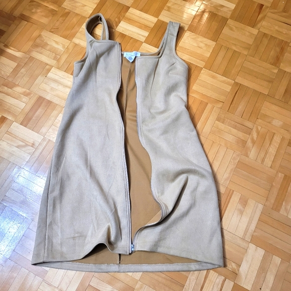 Beatiful dress and women top . - Picture 2 of 10